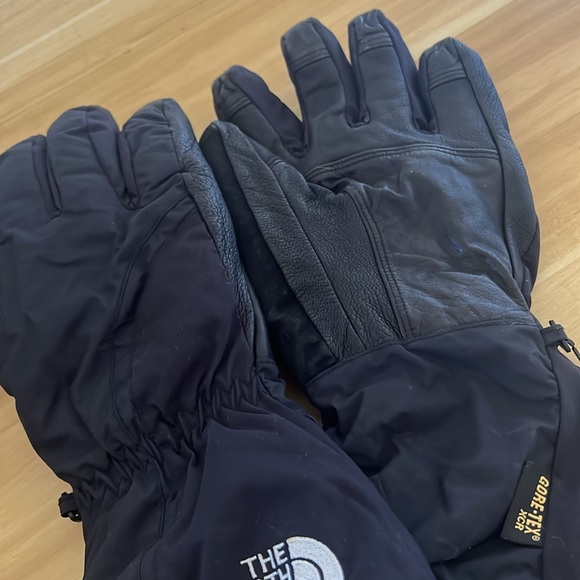 North Face waterproof gloves - Picture 2 of 3